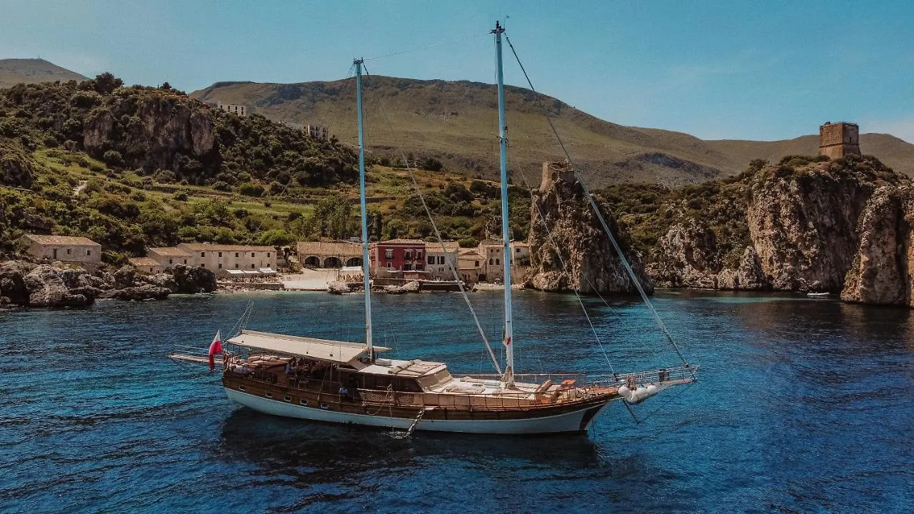 Bed and breakfast Sicily Sea Charter Caicco Hande Capo Galera Palermo